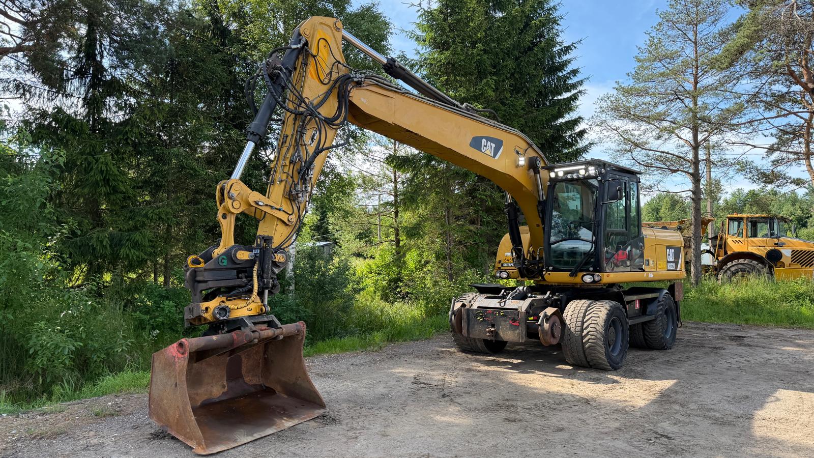CAT M322D